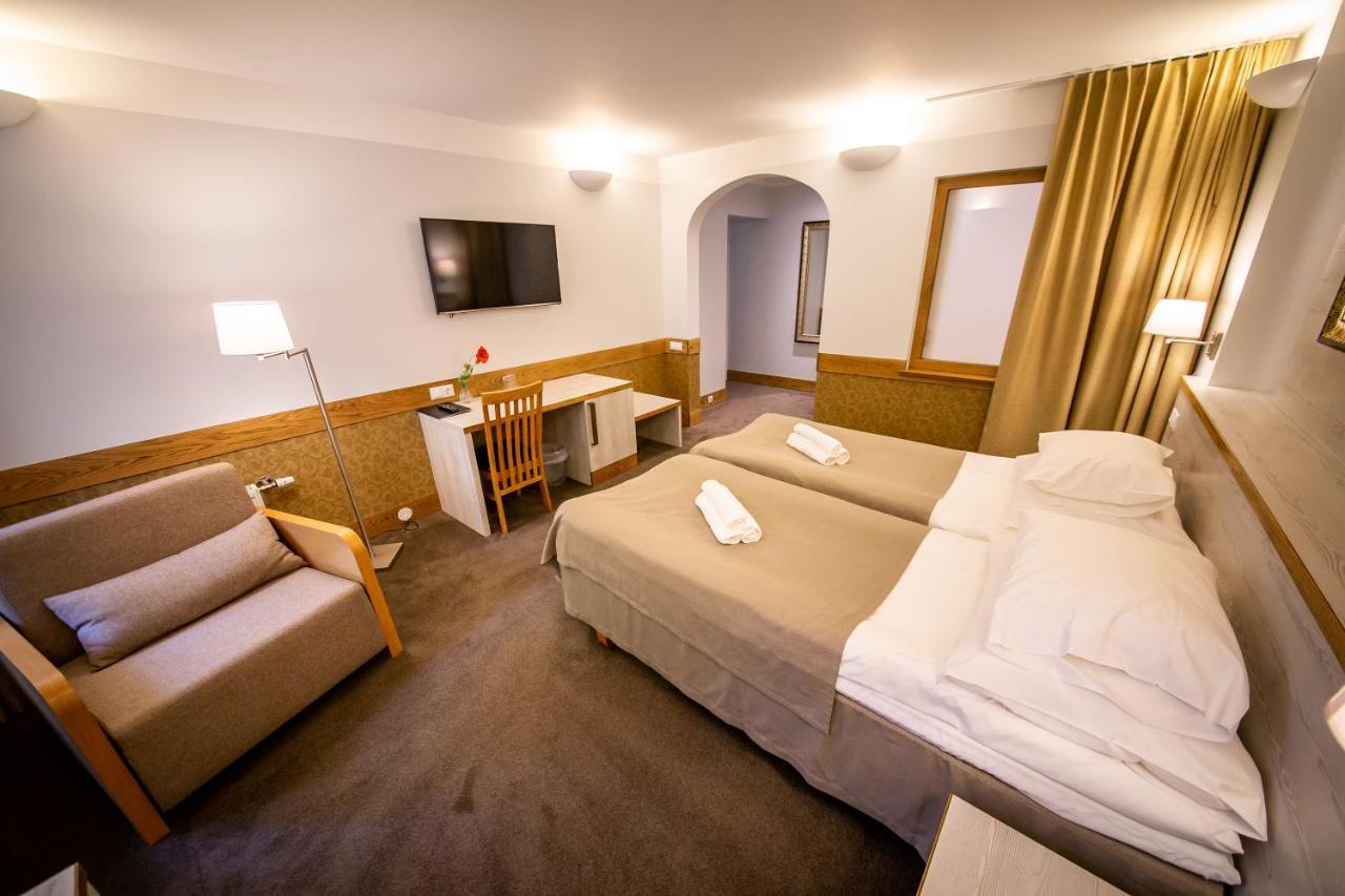 Käina Hotel Liilia מראה חיצוני תמונה